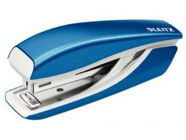 Leitz New NeXXt 5528 mini kancelářský sešívač / metalická modrá Leitz New NeXXt 5528 mini kancelářský sešívač / metalická modrá