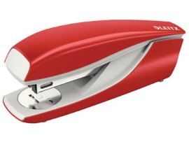 Kancelářský sešívač Leitz Nexxt 5502 / červená - 30 listů Kancelářský sešívač Leitz Nexxt 5502 / červená - 30 listů