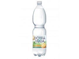 Dobrá voda s příchutí - pomeranč / jemně perlivá / 1,5 l Dobrá voda s příchutí - pomeranč / jemně perlivá / 1,5 l