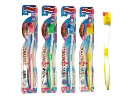 Zubní kartáček CONTROL střední